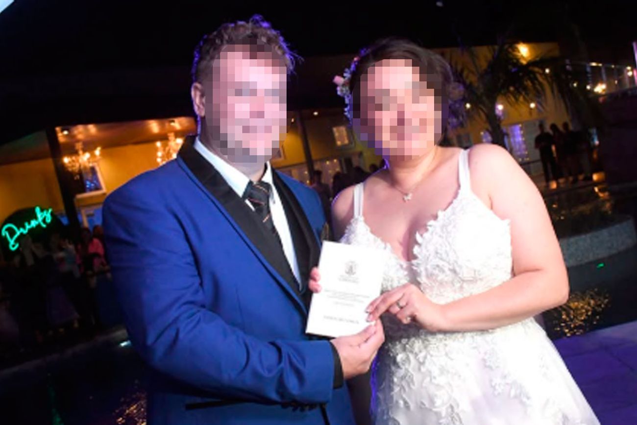 La policía y su esposo en la fiesta que sí tuvieron. (@cristiansachetto en Instagram)