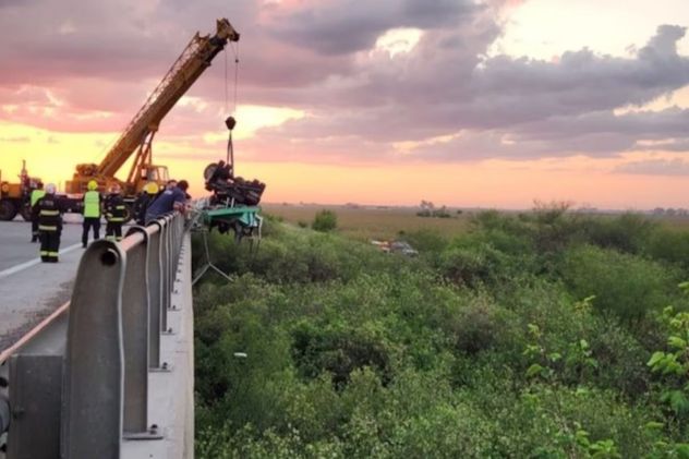 Siniestro en la autopista Rosario- Córdoba: encontraron muerto al chofer del camión que cayó a un arroyo