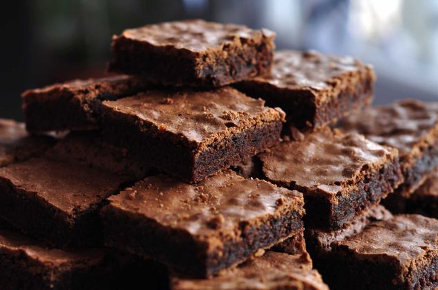 Brownie proteico sin harina: receta fácil y rápida en pocos minutos.