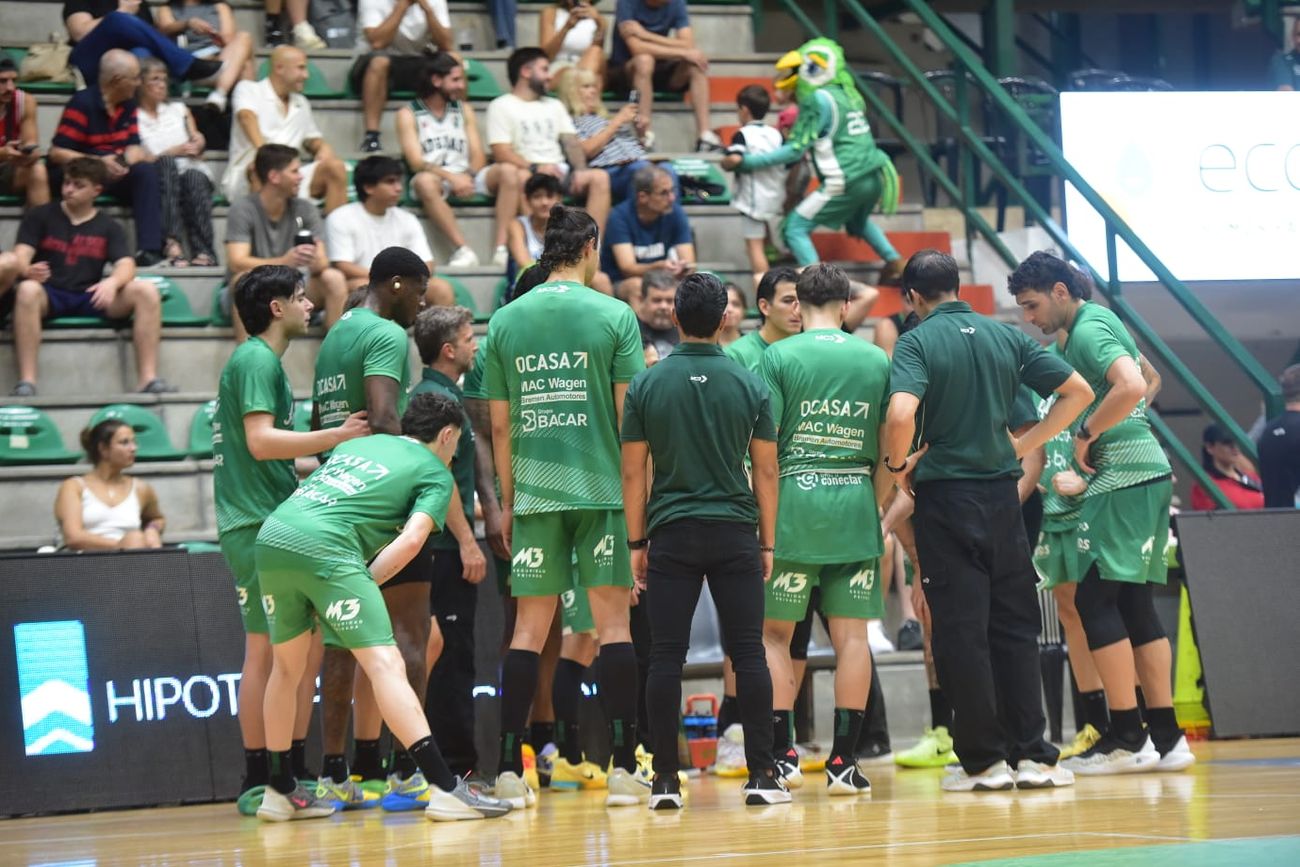 Atenas tiene cuatro partidos por delante en la fase regular. Debe ganar lo que más pueda para mantenerse en la Liga Nacional sin jugar el playout. (Nicolás Bravo)