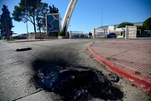Protestas en el ingreso de Fadea.
