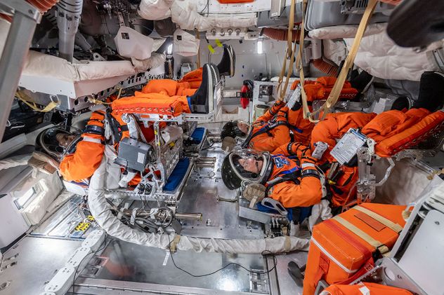 Cuatro astronautas se aventurarán alrededor de la Luna en la misión Artemis II, la primera misión tripulada en el camino de la NASA para establecer una presencia a largo plazo en la Luna para la ciencia y la exploración a través del programa Artemis.