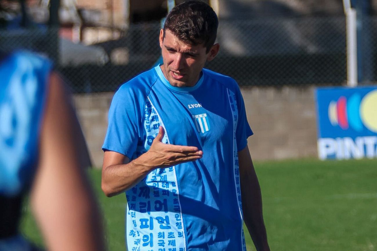 Torres dando indicaciones durante la práctica de este martes.