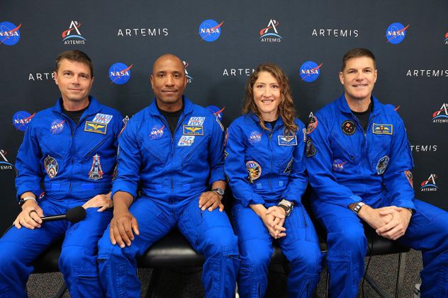 Cuatro astronautas se aventurarán alrededor de la Luna en la misión Artemis II, la primera misión tripulada en el camino de la NASA para establecer una presencia a largo plazo en la Luna para la ciencia y la exploración a través del programa Artemis.