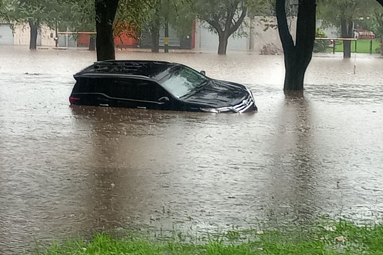 Lluvia e inundaciones en Mar del Plata. (X @diegofernanguti)