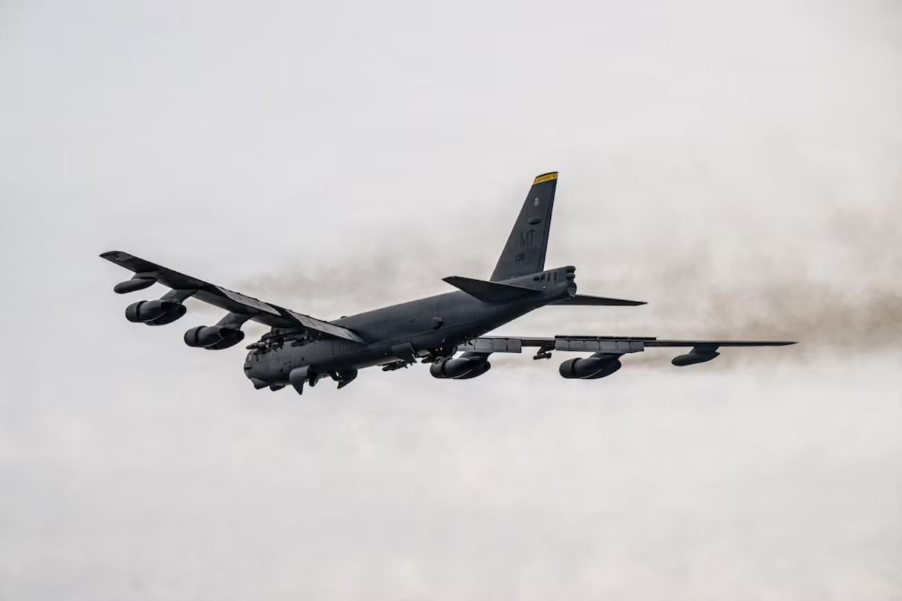 Estados Unidos despliega bombardeos B-52 en misiones directas sobre Irán