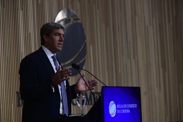 Bolsa de Comercio de Córdoba. Contexto Internacional y caso YPF. Disertan Daniel Zovatto y Bernardo Saravia Frías.