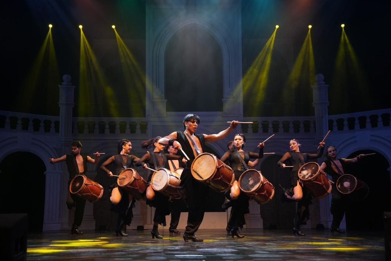 En la explanada del Casino de Mina Clavero se presentará la Compañía de Baile Folklórica Tremor y el cantautor Julio Cejas.
