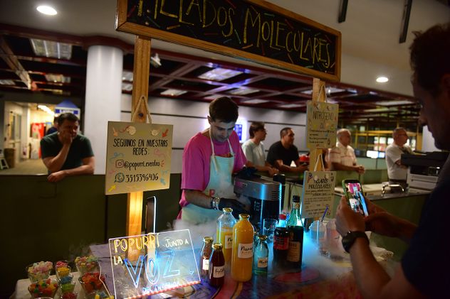 Popurrí, el emprendimiento que innova con helados de nitrógeno.