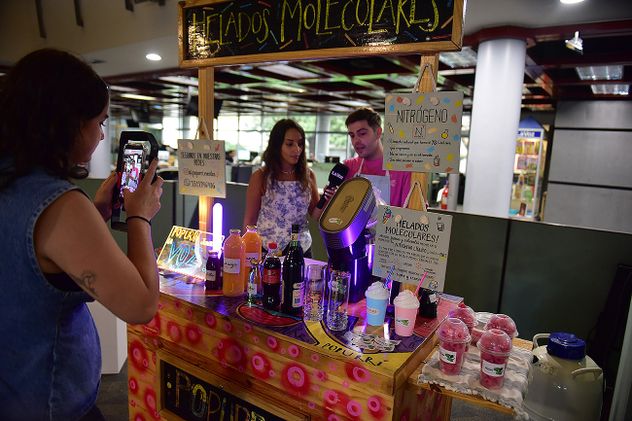 Popurrí, el emprendimiento que innova con helados de nitrógeno.