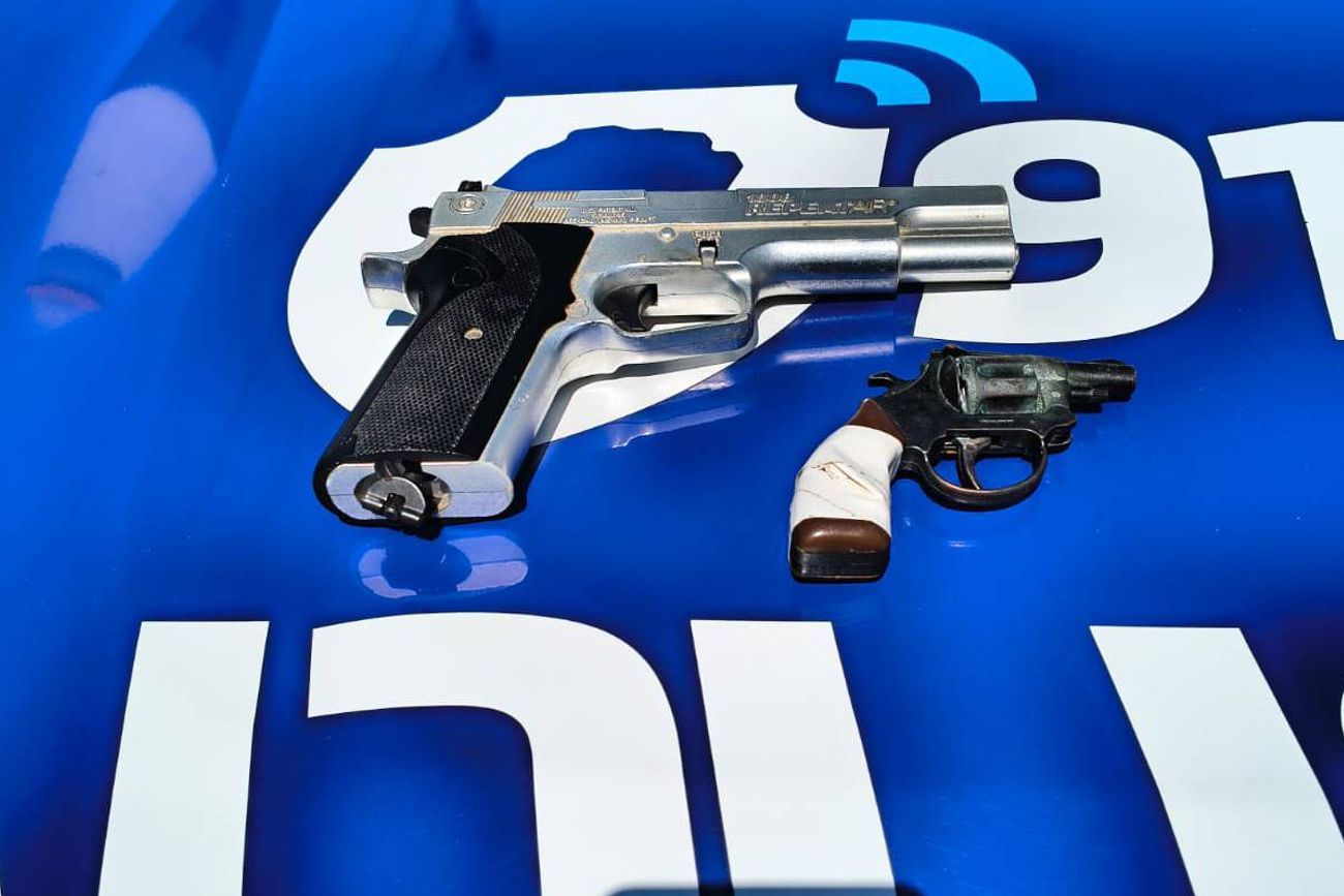 Réplicas de armas  secuestradas en una escuela en Córdoba.  