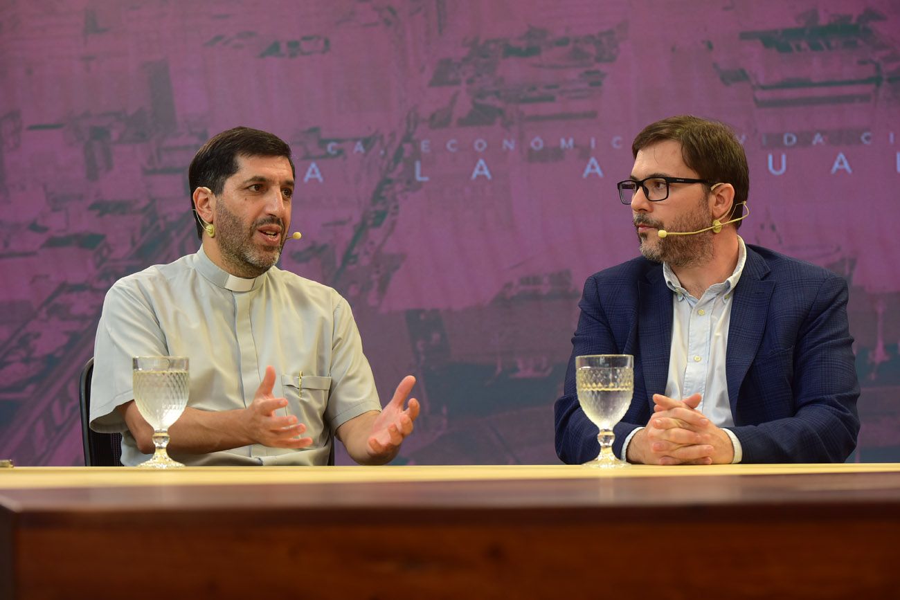 Munir Bracco y Oscar Agost Carreño en el programa Voz y Voto. 