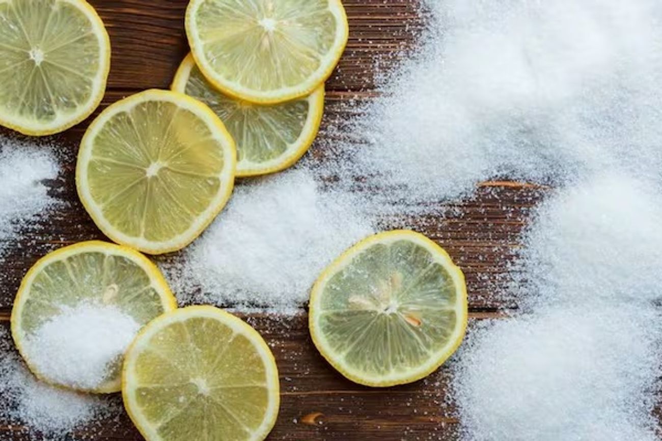 El truco para hacer sal de limón con cáscaras en casa.