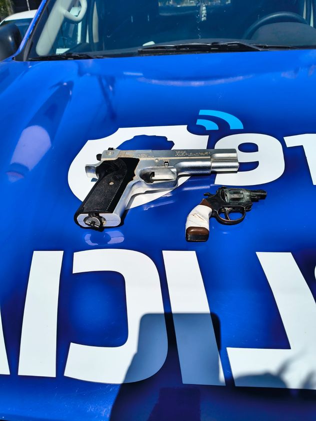 Réplicas de armas secuestradas en una escuela en Córdoba.