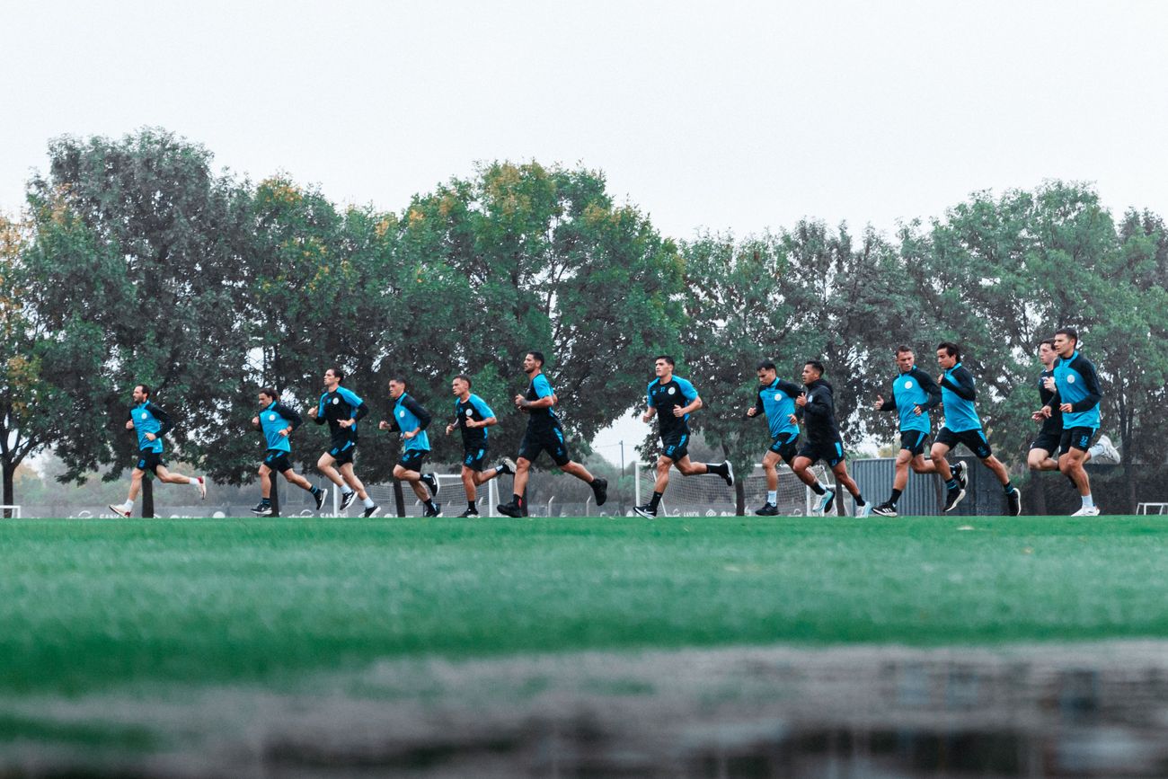 Belgrano se entrenó este jueves en Villa Esquiú, pero sin poder hacer fútbol. 