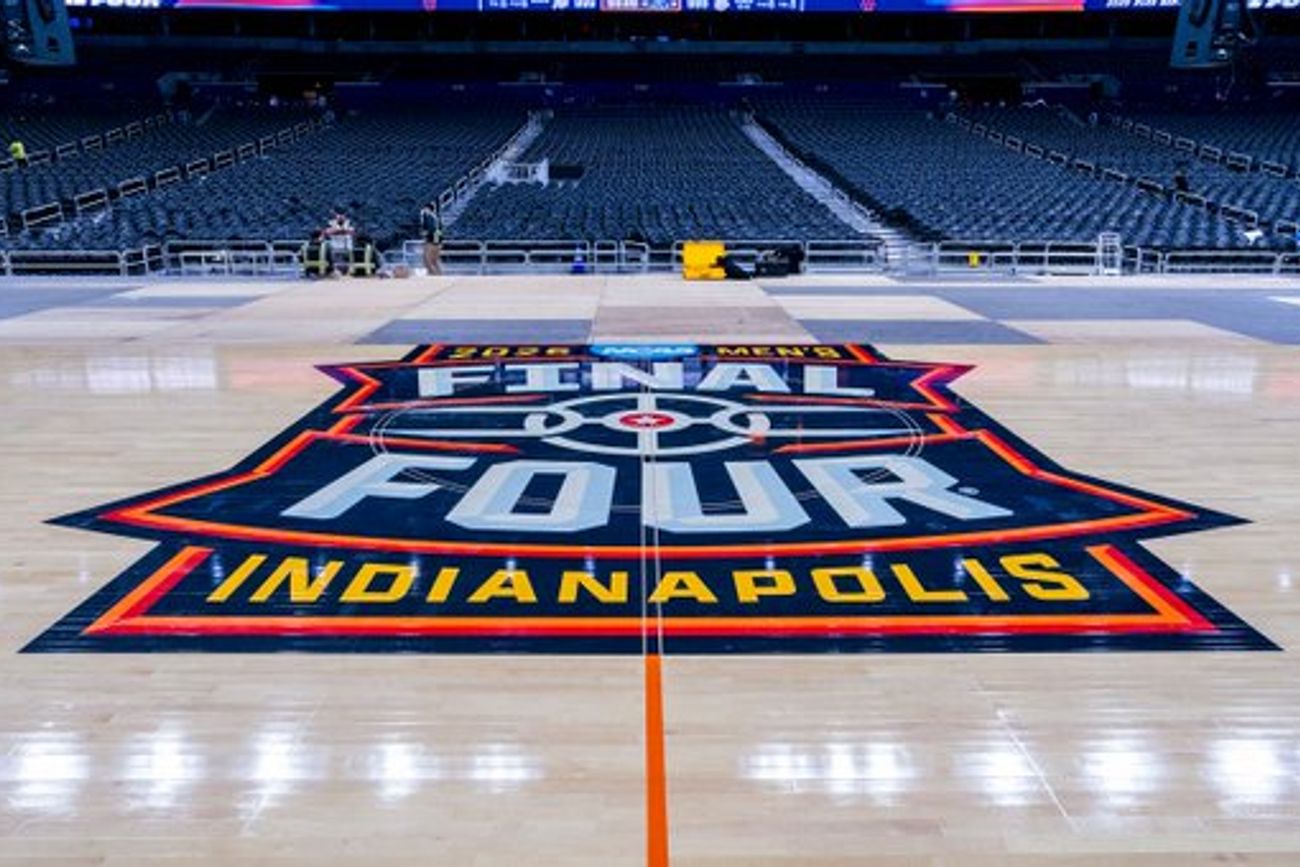 El Lucas Oil Stadium de Indianápolis recibe la definición de la NCAA, que pone final a la Locura de marzo en el básquet universitario de Estados Unidos. (@MarchMadnessMBB)