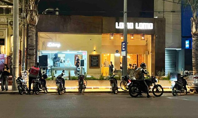 Lomo Lomo, en Alta Córdoba, renovó su concepto, fue más allá de las pizzas y el lomo, y ganó. 