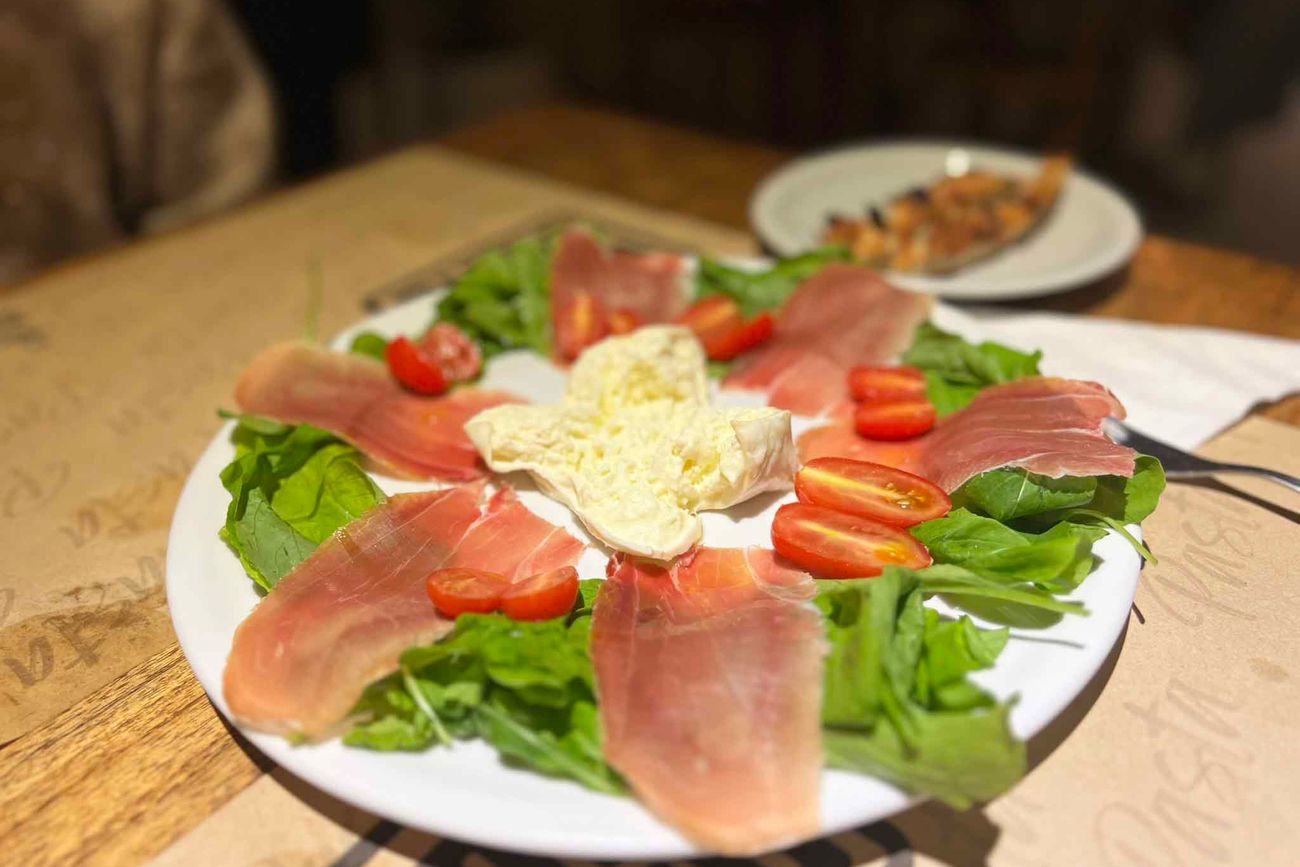 Lomo Lomo, en Alta Córdoba, renovó su concepto, fue más allá de las pizzas y el lomo, y ganó. 