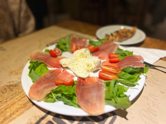 Lomo Lomo, en Alta Córdoba, renovó su concepto, fue más allá de las pizzas y el lomo, y ganó. 