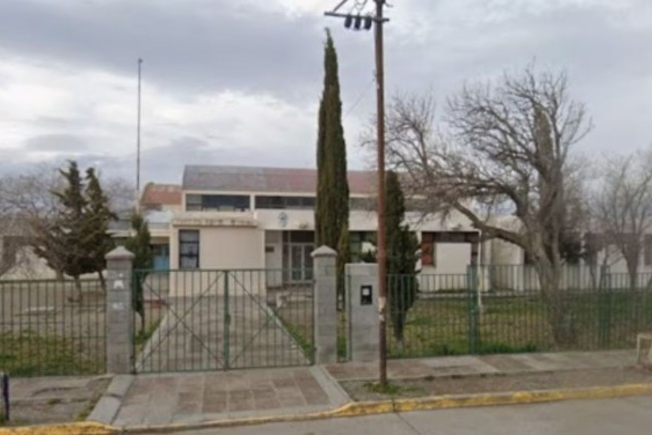Santa Cruz: un alumno de 11 años llevó un arma a la escuela y apuntó a sus compañeros de clase
