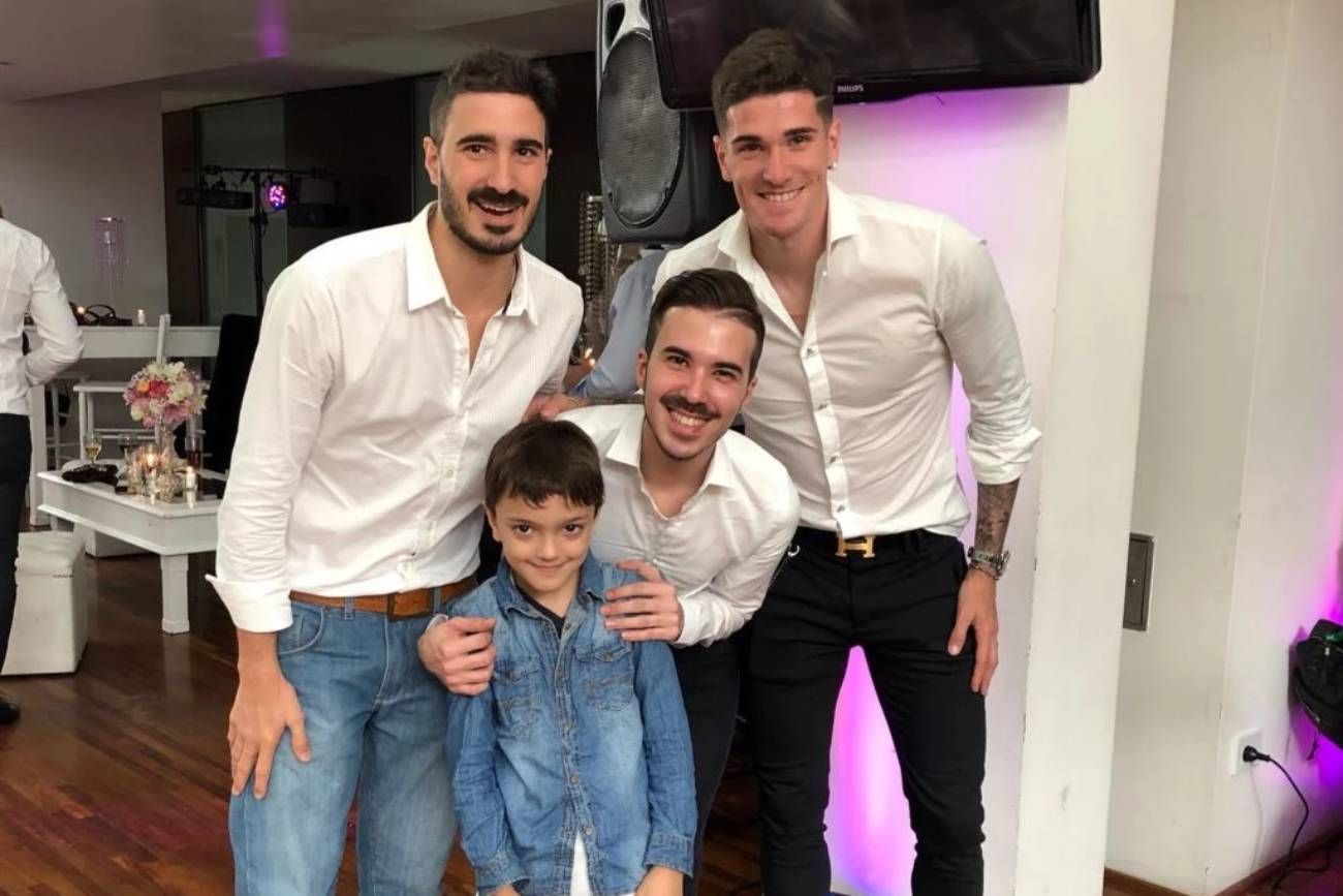 Rodrigo De Paul junto a sus hermano.