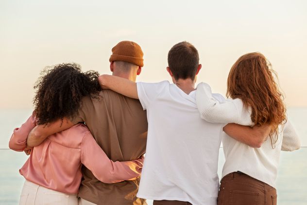Por qué tener amigos tiene una relación directa con la felicidad, según Harvard.