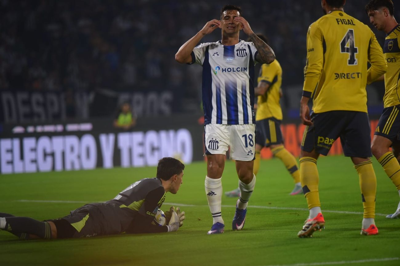 Talleres sufrió ante Boca su falta de peso arriba este jueves en el estadio Mario Kempes por el Torneo Apertura. (Nicolás Bravo / La Voz)