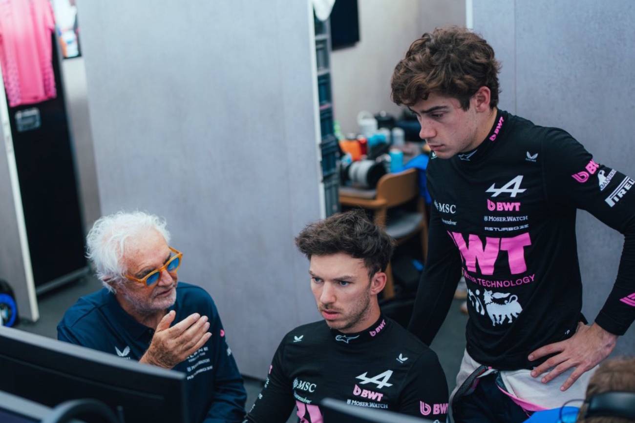 Colapinto y Gasly junto a Briatore.