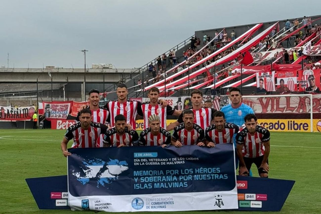 Homenaje en los estadios por la Guerra de Malvinas. En este caso en el de Barracas Cnentral.