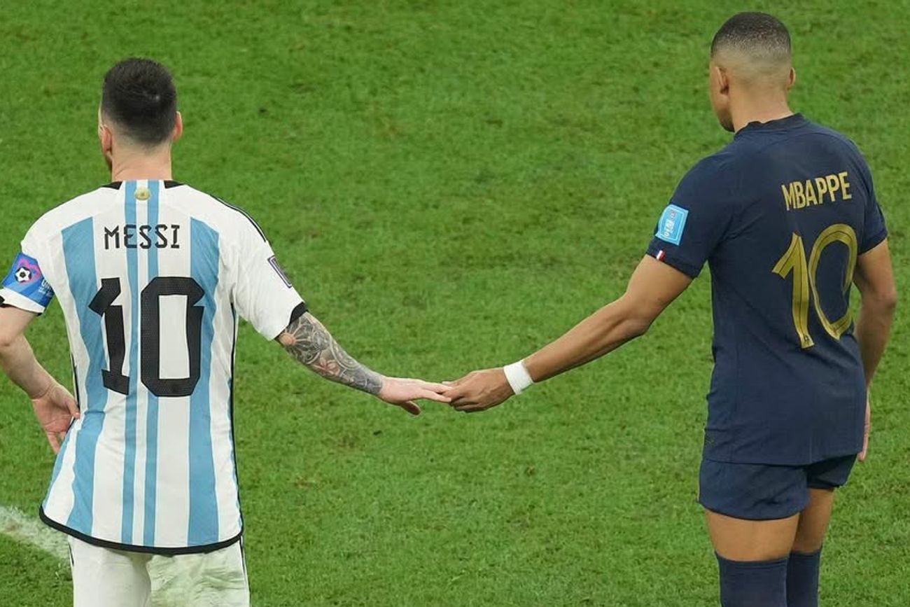 Messi y Mbbapé en la final del Mundial.
