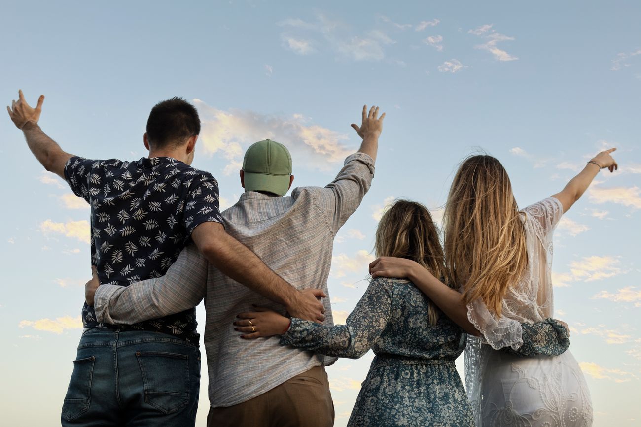 Por qué tener amigos tiene una relación directa con la felicidad, según Harvard.