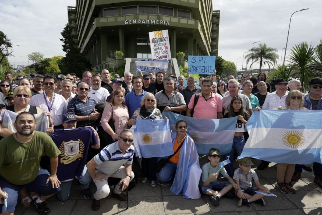 Las fuerzas federales marcharon al edificio Centinela pese al bono otorgado por el Gobierno