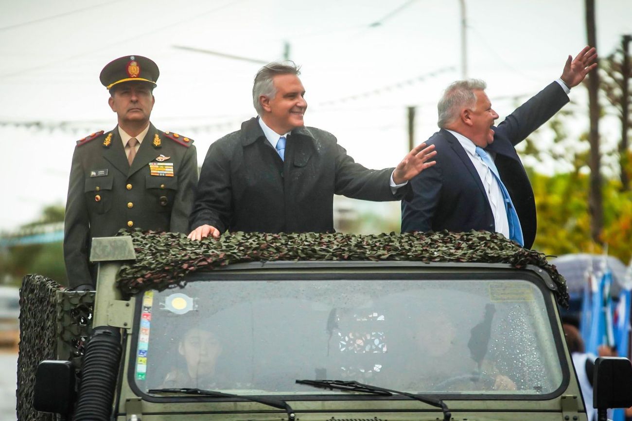 Llaryora en el acto por Malvinas en Arroyito.