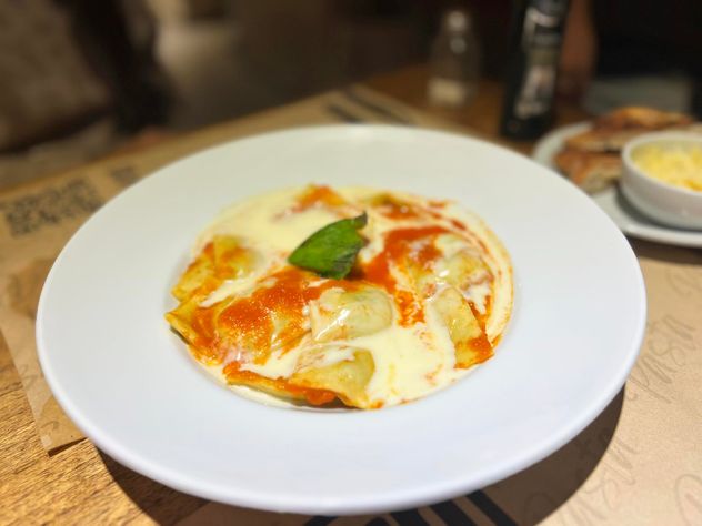Lomo Lomo, en Alta Córdoba, renovó su concepto, fue más allá de las pizzas y el lomo, y ganó. 