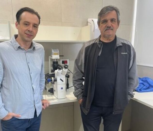 El equipo cordobés en el laboratorio.