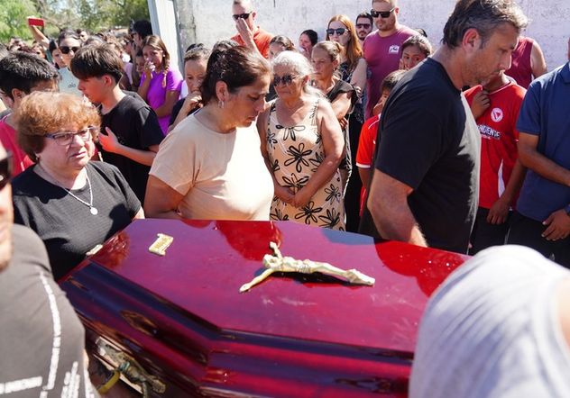 El dolor, la conmoción y el miedo perduran en San Cristóbal tras lo sucedido en la escuela normal de esa localidad. 