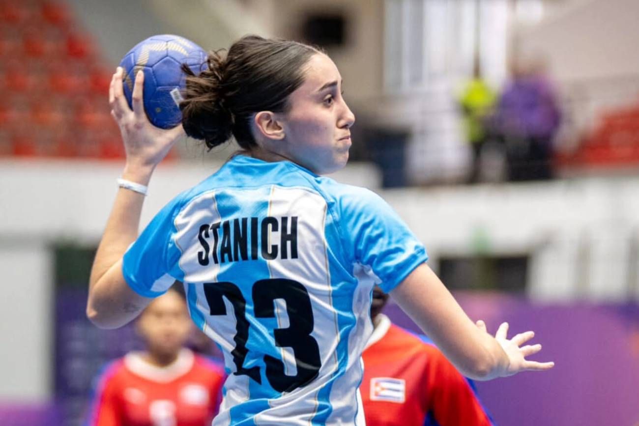 Valentina Stanich, convocada por primera vez a la selección argentina de mayores de handball.