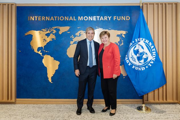 Luis Caputo y Kristalina Georgieva, número 1 del FMI.