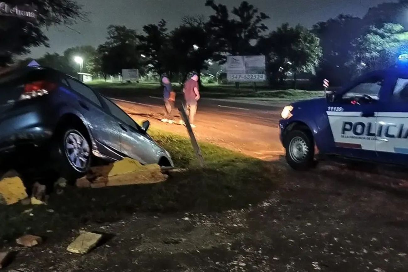 Anisacate: el hijo de Alfredo Rojas terminó con su auto en el desagüe de ruta 5.
