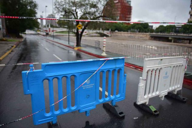 Imágenes de los cortes totales en Costanera en el fin de semana extra largo.