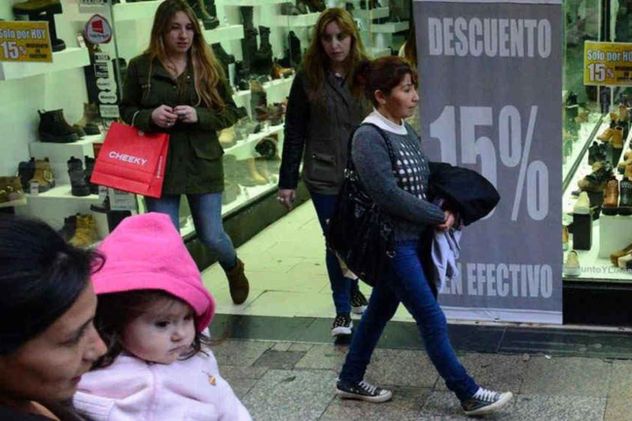 Una nueva estrategia busca reactivar la demanda de indumentaria ofreciendo opciones de financiación que hasta ahora eran exclusivas de otros rubros.