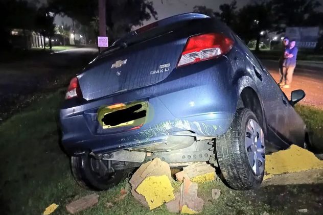 Anisacate: el hijo de Alfredo Rojas terminó con su auto en el desagüe de ruta 5.
