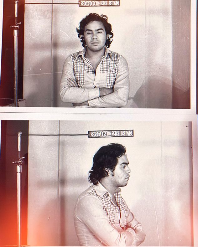 Las postales de la Mona Jiménez detenido por averiguación de antecedentes en 1973.