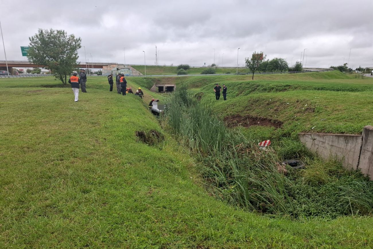 Un joven de 26 años murió tras despistar y volcar en la avenida Circunvalación de Córdoba