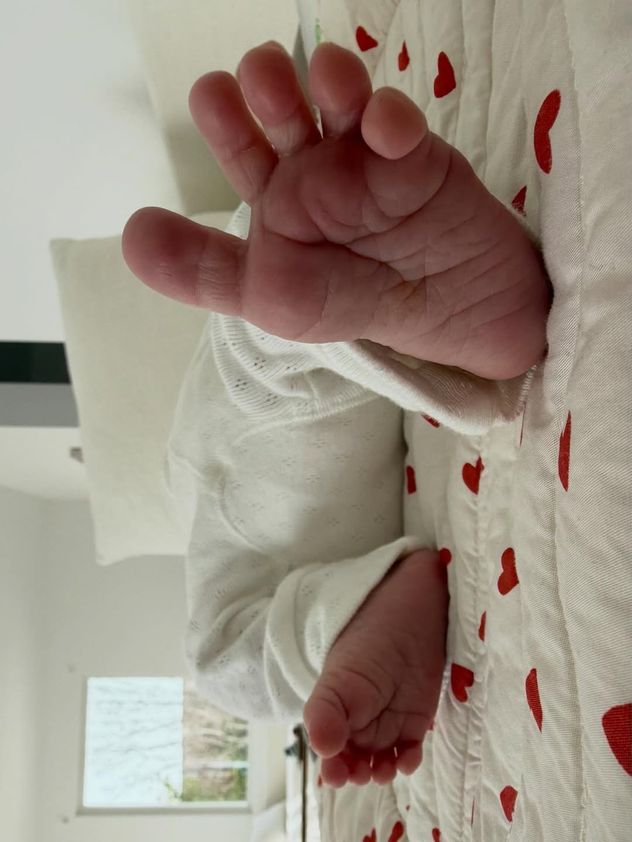 Úrsula Corberó publicó más fotos de su bebé y Chino Darín