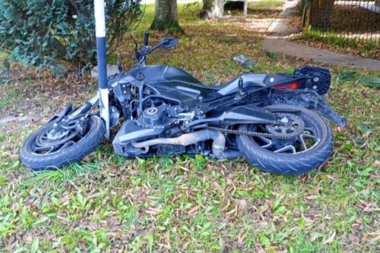 Mar del Plata: robó una moto, escapó de la policía y chocó: le amputaron la pierna