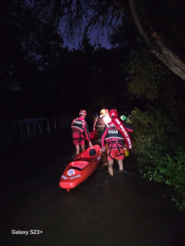 Familias evacuadas por la crecida del río Los Sauces en Villa Dolores y Las Tapias