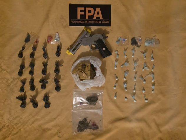 La Policía secuestró marihuana, cocaína, dinero y un arma de fuego