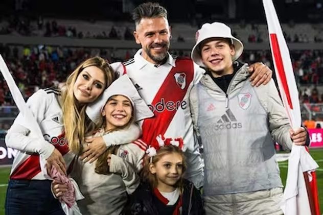 Evangelina Anderson y Martín Demichelis junto a sus hijos Bastian, Lola y Emma.