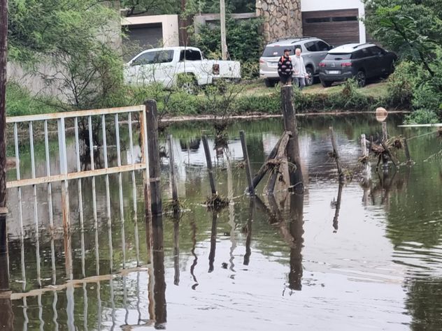 Las lluvias en Traslasierra fueron muy intensas y quedaron anegadas varias ciudades. (La Voz)